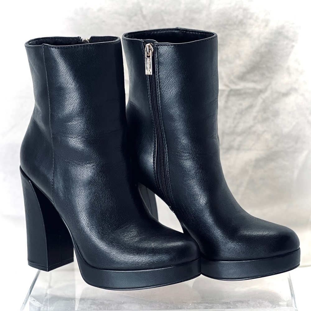Jessica Simpson Elegant Black Leather Ankle Boots Block Heel and Side Zipper
